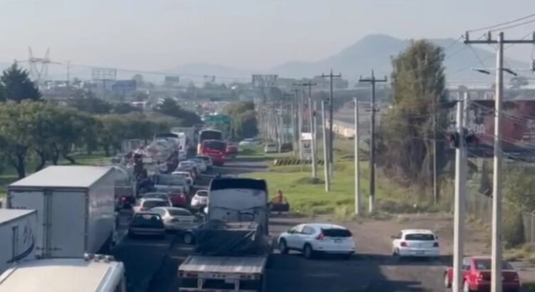 Chatarreros bloquean en protesta la carretera Toluca-Atlacomulco