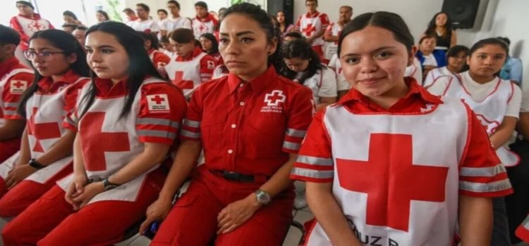 Condecoran a socorristas de la Cruz Roja Toluca