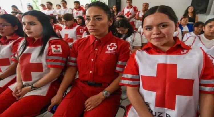 Condecoran a socorristas de la Cruz Roja Toluca