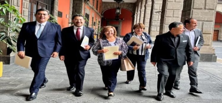 AMLO se reúne con mandatarios por agenda metropolitana
