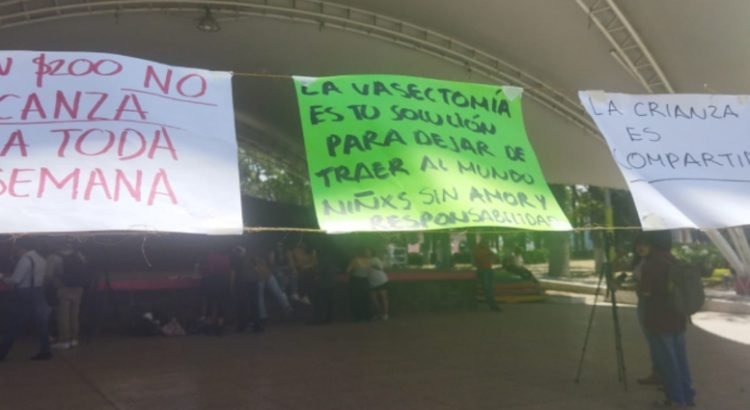 Exhiben en tendedero a deudores alimentarios en Toluca