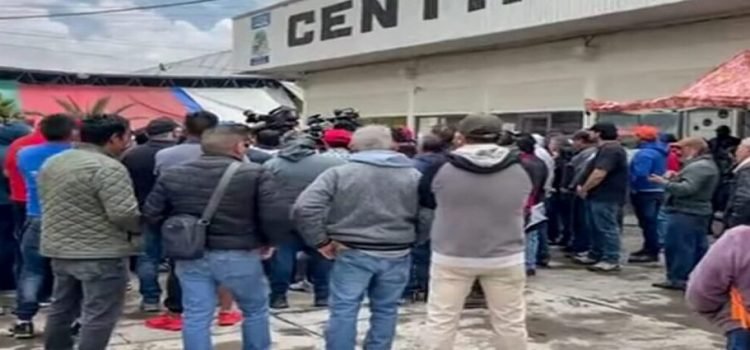 Urge un cambio de administración, dicen locatarios de Central de Abasto de Toluca Urge un cambio de administración, dicen locatarios de Central de Abasto de Toluca