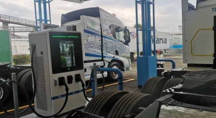 Inauguran primer ‘hub’ de carga eléctrica de camiones pesados en el Edomex