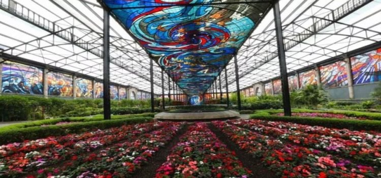 Celebran 43 aniversario del Cosmovitral en Toluca