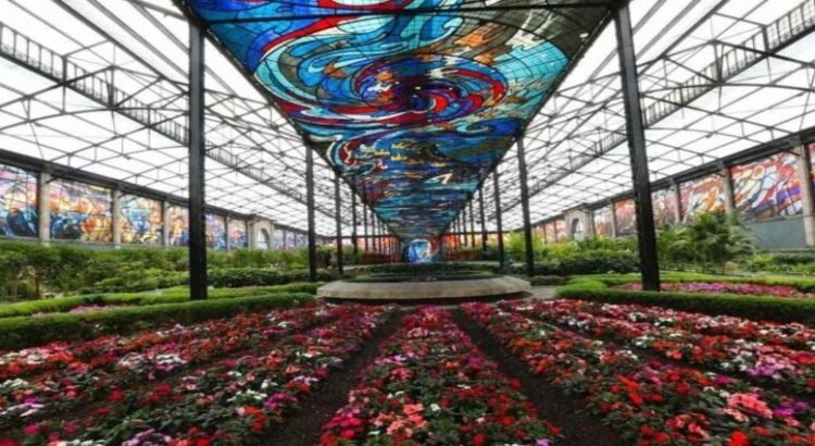 Celebran 43 aniversario del Cosmovitral en Toluca