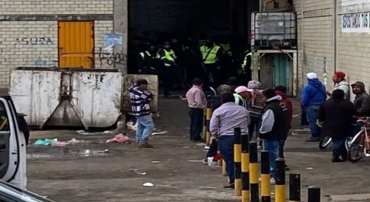 Seguridad de Central de Abastos impidió acceso a policías durante incendio en Toluca