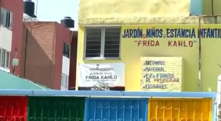 Trasladan a DIF de Toluca a hijo de padres que agredieron a maestra en kínder de Cuautitlán Izcalli