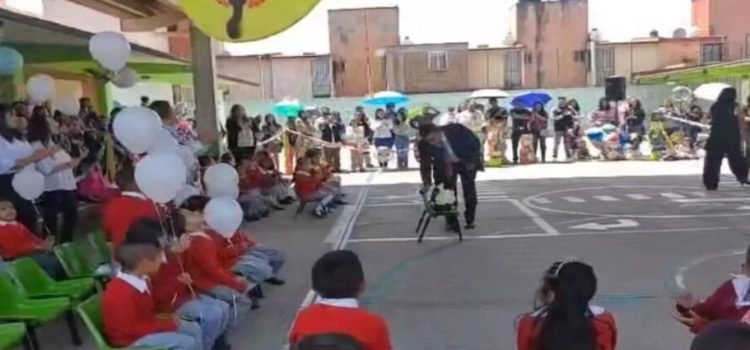 Despiden a Alessandro, niño que murió en incendio de Central de Abasto de Toluca