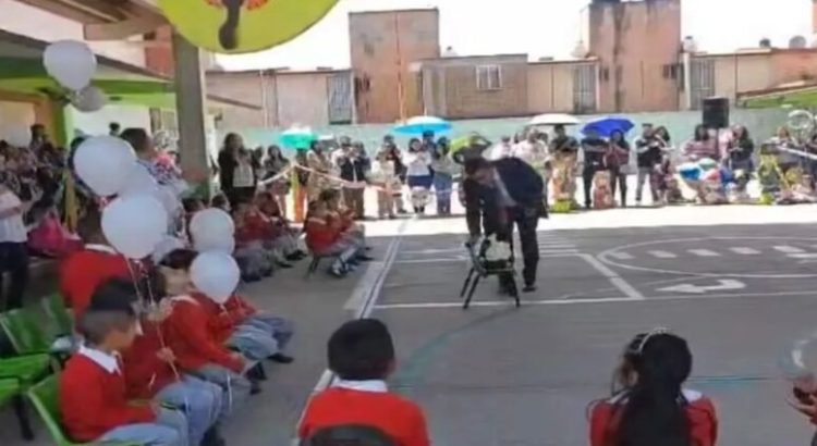 Despiden a Alessandro, niño que murió en incendio de Central de Abasto de Toluca