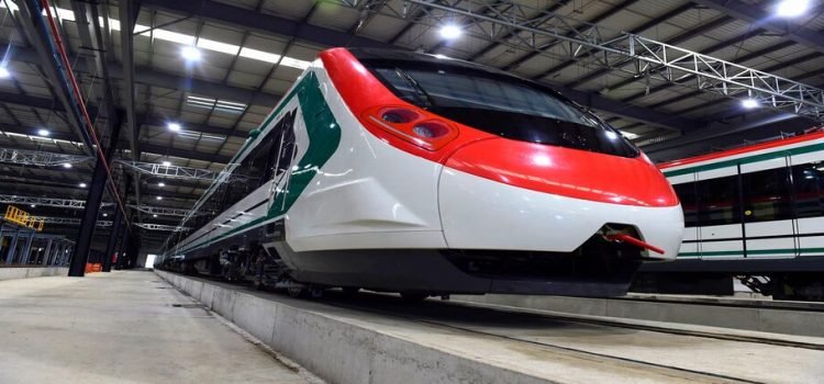 Tren Interurbano México-Toluca, no cuenta con vías de alimentación ni comercio Tren Interurbano México-Toluca, no cuenta con vías de alimentación ni comercio
