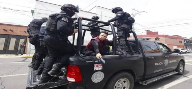 Detienen a regidor de Toluca tras protesta por la operación de parquímetros