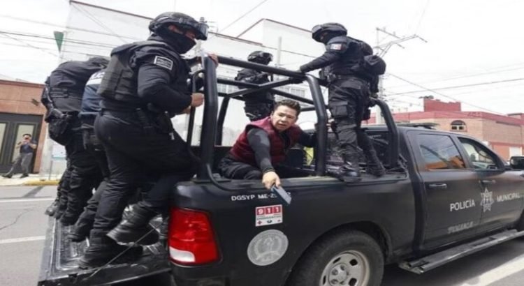 Detienen a regidor de Toluca tras protesta por la operación de parquímetros