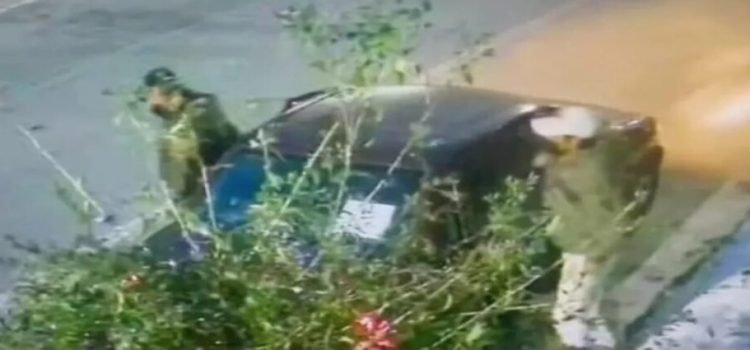 Captan a sujetos que robaron batería de auto en Toluca Captan a sujetos que robaron batería de auto en Toluca