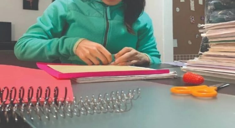 Crean “banco y hospital de libretas” para niños de escasos recursos en Toluca