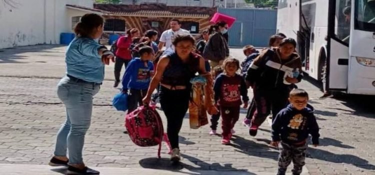 Deportan a 156 guatemaltecos asegurados en Toluca