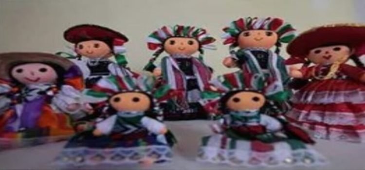 Por fiestas patrias, realizan “muñeca lele charra” en Toluca