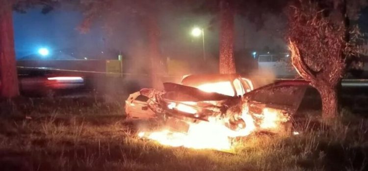 Mujer muere tras incendiarse su vehículo en la Toluca-Atlacomulco