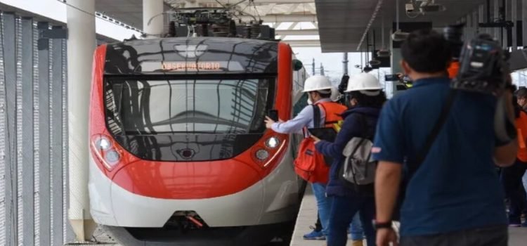 Autorizan a 52 empresas para dar servicio al Tren Interurbano México-Toluca