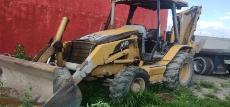 Detienen a 2 sujetos que habían robado una Retro-excavadora en Toluca