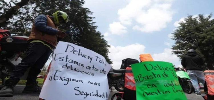 Repartidores de comida bloquearon Paseo Tollocan; exigen mayor seguridad