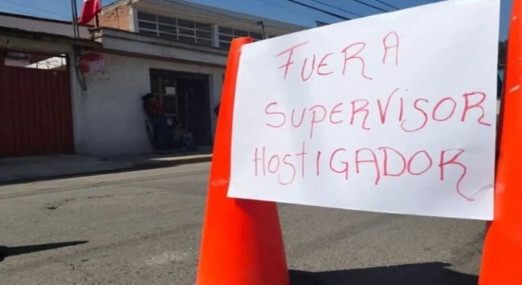 Padres de familia y directivos piden destitución de supervisor en escuela de Toluca