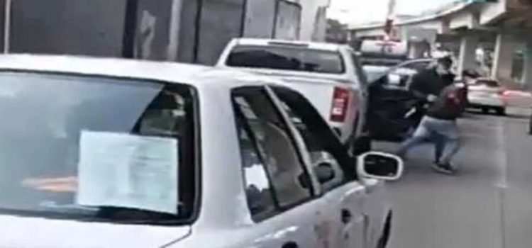 Asaltan a conductor durante tráfico en las inmediaciones del Tren México-Toluca