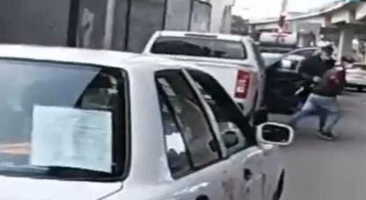 Asaltan a conductor durante tráfico en las inmediaciones del Tren México-Toluca