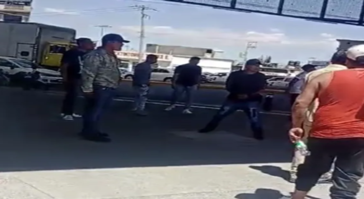 Riña entre vendedores ambulantes deja un hombre apuñalado en estación del Tren Interurbano México-Toluca