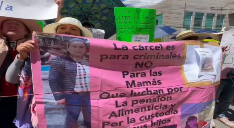 Familiares de mujer acusada injustamente se manifiestan en Juzgados de Toluca