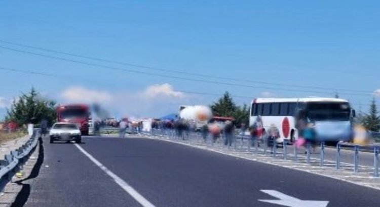 Bloquean carretera Toluca-Atlacomulco de nuevo por falta de agua