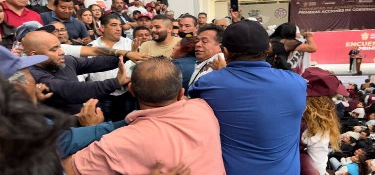 Octavio Martínez presentó denuncia ante Fiscalía de Edomex tras agresiones en gira de Delfina Gómez