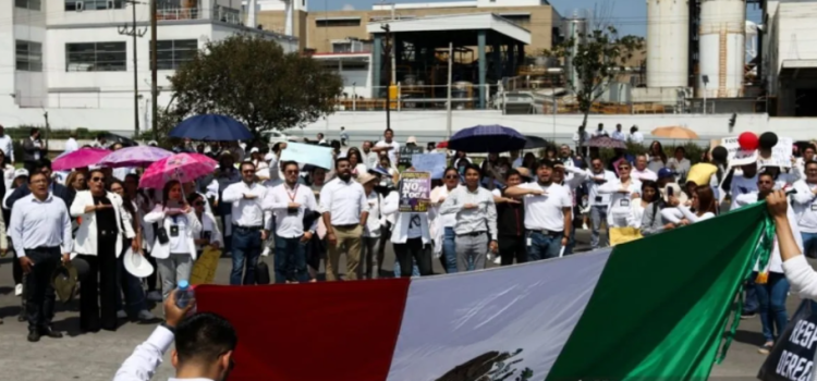 Empleados judiciales marcharon para defender millonarios fideicomisos en Toluca