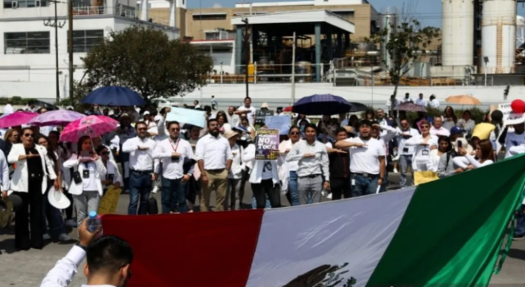 Empleados judiciales marcharon para defender millonarios fideicomisos en Toluca
