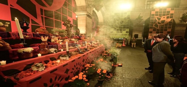Delfina Gómez inaugura ofrenda monumental de Día de Muertos en Toluca
