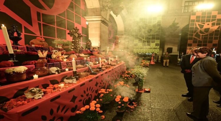Delfina Gómez inaugura ofrenda monumental de Día de Muertos en Toluca