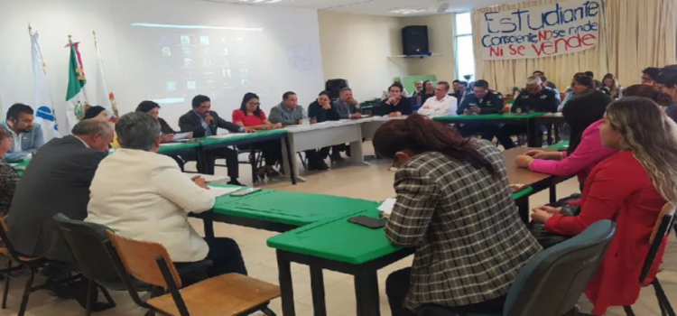 Tras paro en la UPN Toluca, acuerdan auditoria a recursos de universidades