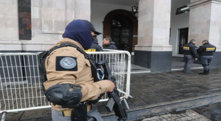 Realizan cateo al ayuntamiento de Toluca por investigación de alcalde Raymundo ‘N’