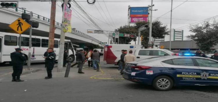Autobús atropella y mata a mujer en Toluca; el chofer fue detenido