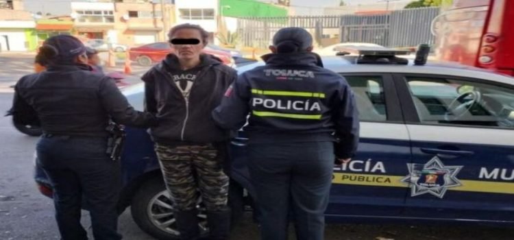 Detienen a Claudia “N” por robar tienda de conveniencia en Toluca