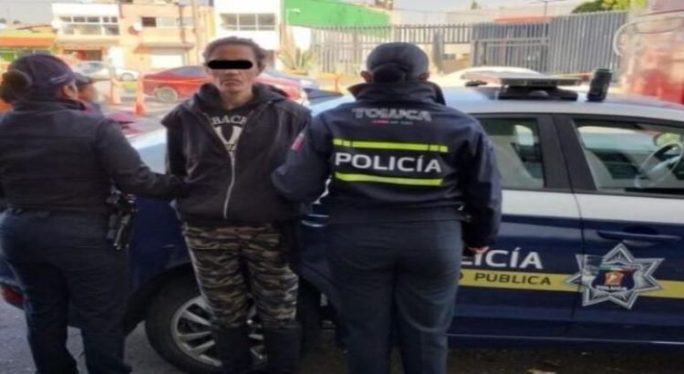 Detienen a Claudia “N” por robar tienda de conveniencia en Toluca
