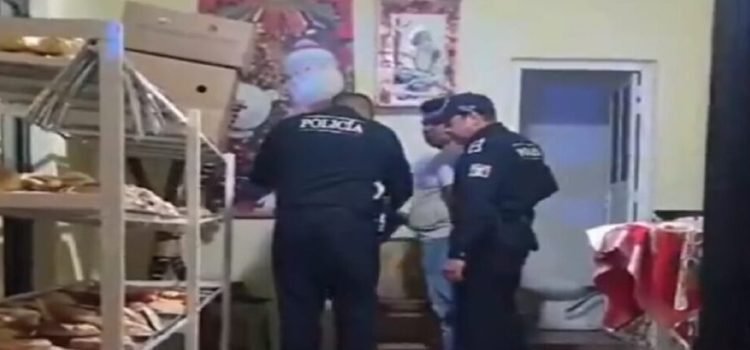 Ladrón se queda encerrado en el baño y lo detienen en Toluca