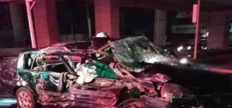 Chofer de autobús provoca choque y huye en Toluca