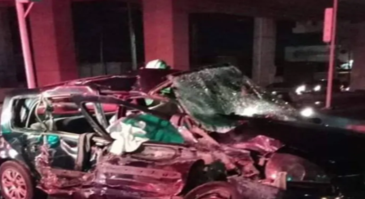 Chofer de autobús provoca choque y huye en Toluca
