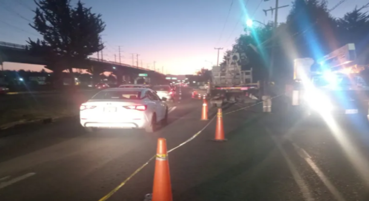 Muere conductor tras chocar contra un poste de luz en Toluca