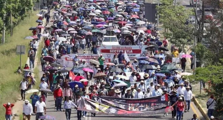 Por marcha de la CNTE casi un millón de alumnos se quedarán este lunes sin clases