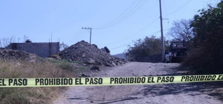 Localizan cuerpo estrangulado en baldío de Toluca