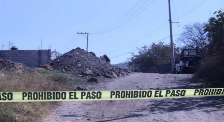 Localizan cuerpo estrangulado en baldío de Toluca