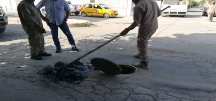 Realizan desazolve a coladeras y drenajes de zonas industriales en Toluca y Lerma