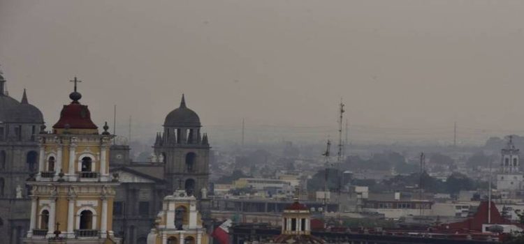 Piden el uso de cubre-bocas en Toluca por contaminación