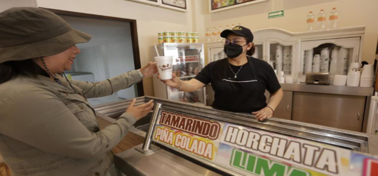 Incrementa un 50% la venta de helados y aguas frescas en Toluca debido al intenso calor